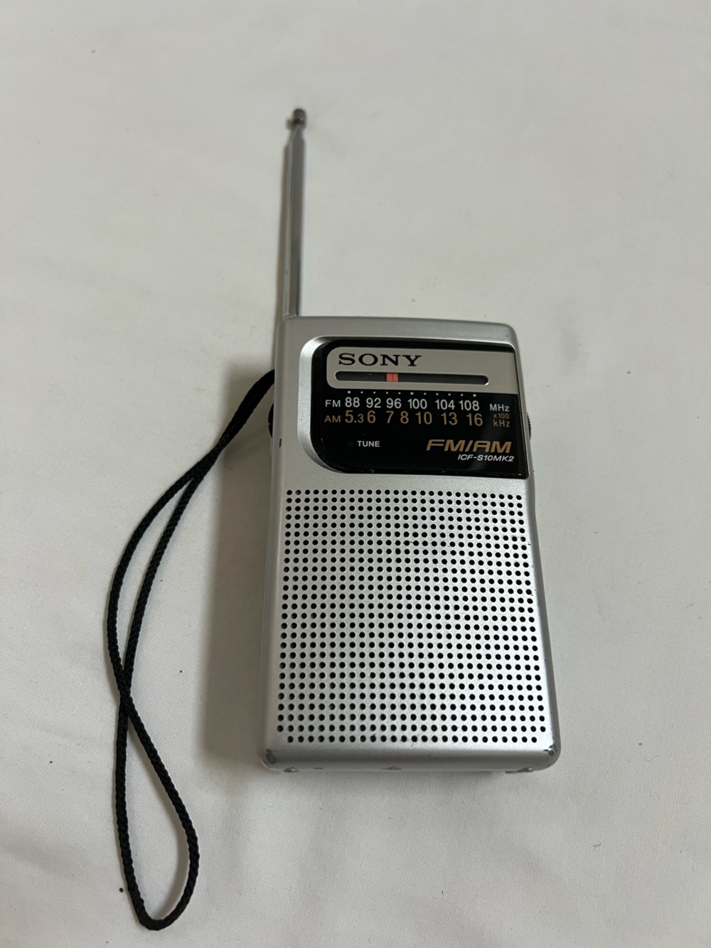 Sony Radio Transistor Pocket FM/AM Receiver Silver ICF-S10MK2 WORKING 2 AA